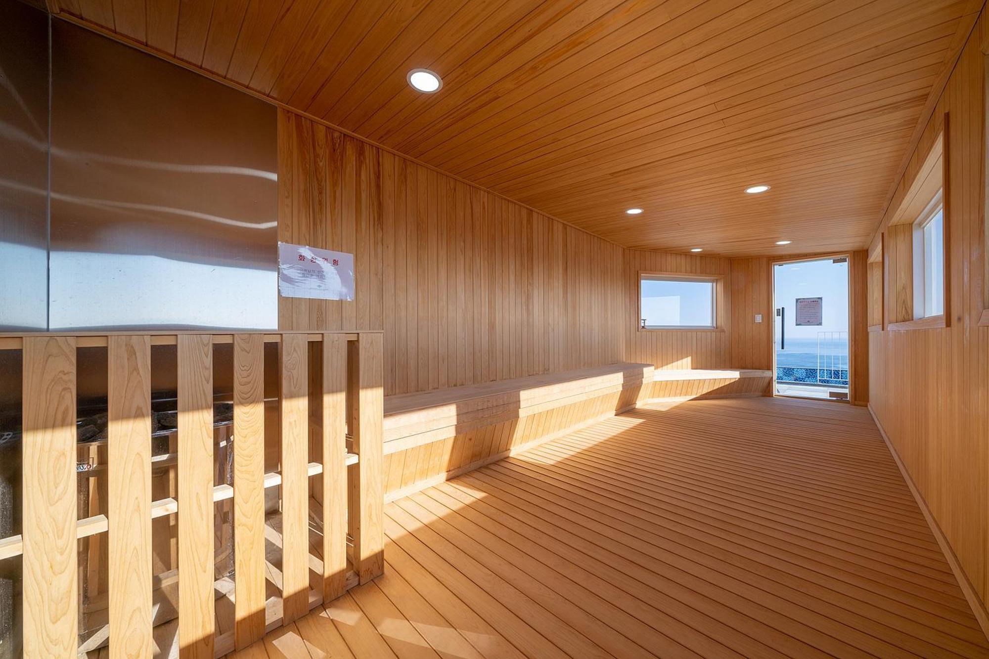 Gangneung Chonpines Ocean Suites Hotel エクステリア 写真