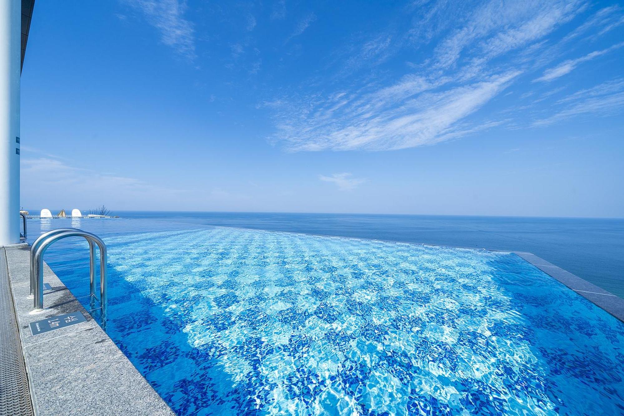 Gangneung Chonpines Ocean Suites Hotel エクステリア 写真